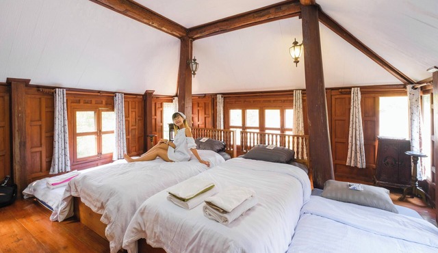 "Live like a Local" Wooden House