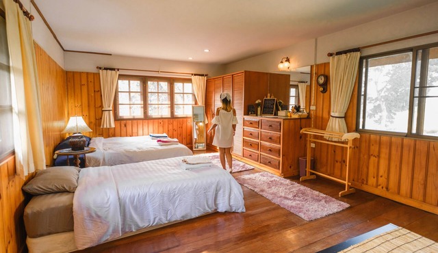 "Live like a Local" Cozy Cottage House