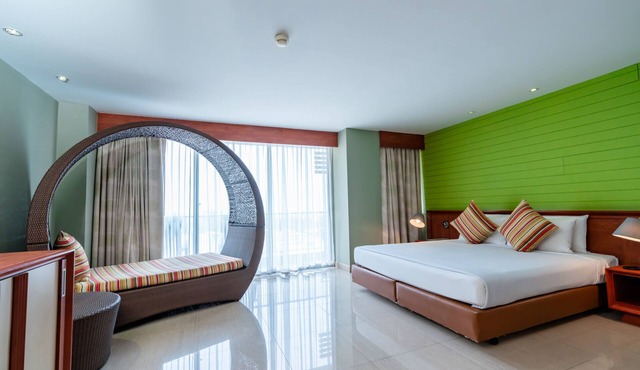 Long Beach Cha-Am Hotel in Cha-am