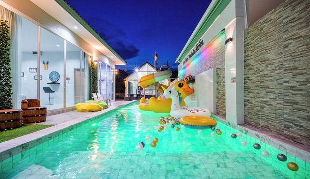Lovely 4-bedroom villa in Tambon Hua Hin with AC, WiFi