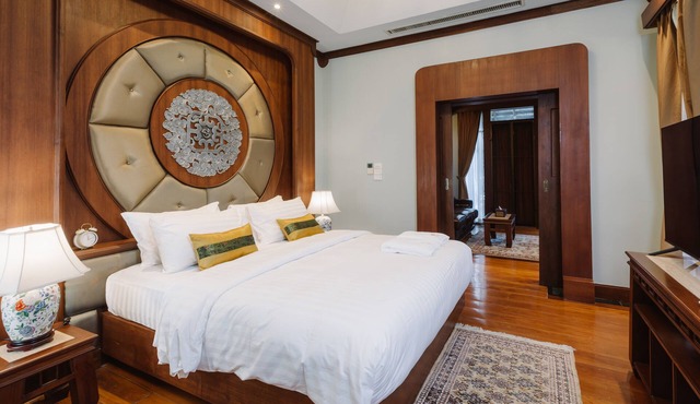 Lunar Mansion Hotel