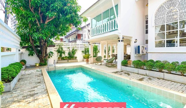 Luxurious Oasis in Heart of City by Night Bazaar. 5 min to Old City