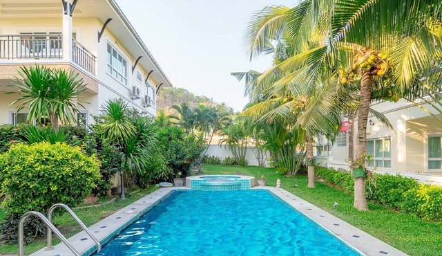 Luxurious Villa with Private Pool and Jacuzzi
