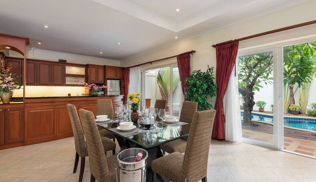 Luxury 2BR Pool Villa Pratamnak Soi5 - 50m to Beach