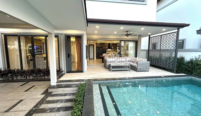 Luxury 3-bedroom pool villa with AC, fitness room in awesome Pattaya