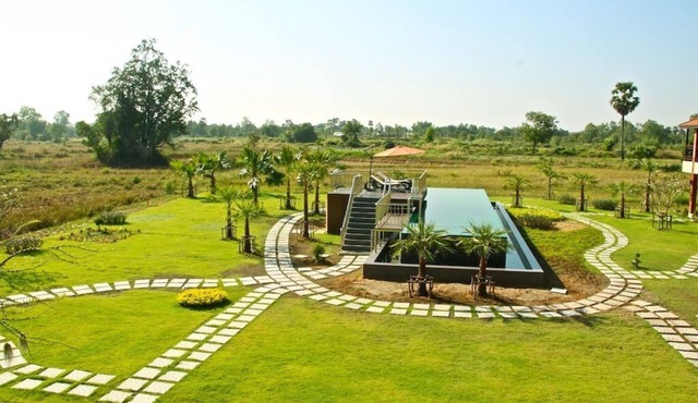 Luxury 4 Bedroom, Fully Catered Pool Villa Nestled In The Rice Fields Of Isan