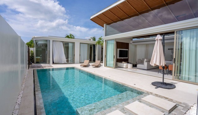 Luxury 4BR Pool Villa Bang Tao in Tambon Thep Krasatti