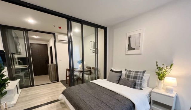 Luxury & comfort, less than 3 minutes walk to MRT.