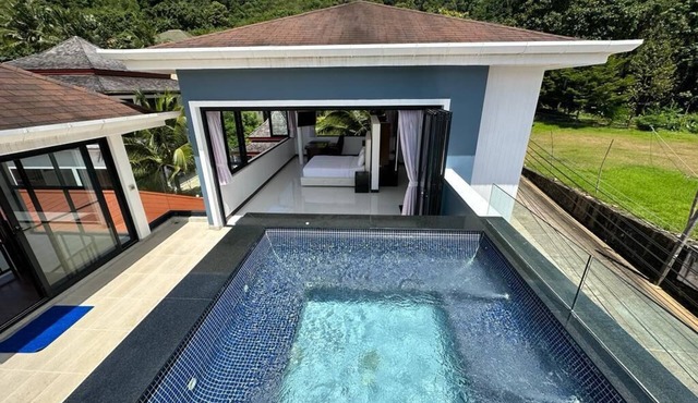 Luxury Hillside Villa With Stunning Views