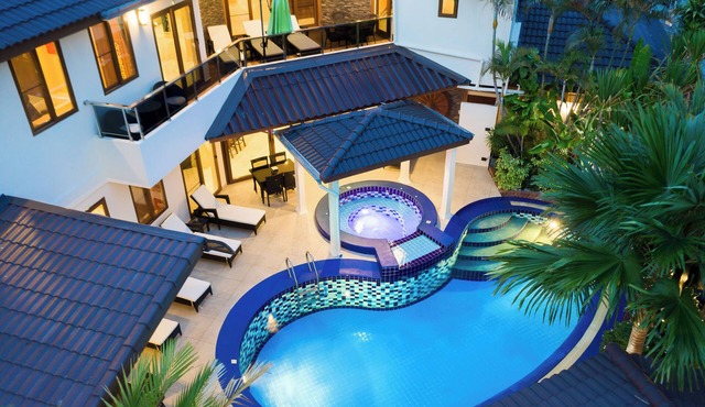 Luxury Pool Villa T1 near Walking Street/5BR/9 Persons/Pool Table/BBQ in Pattaya