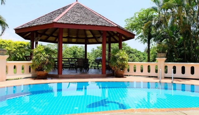 Luxury Private Thai Mediterranean Villa with Garden and Pool, 3200m²