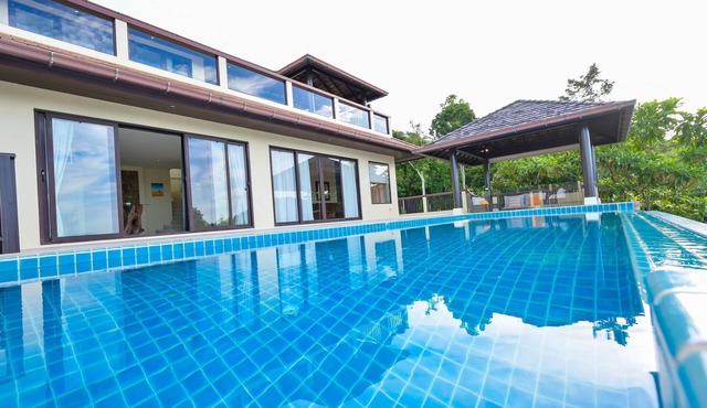 Luxury sea view Thai-style pool villa in Koh Samui