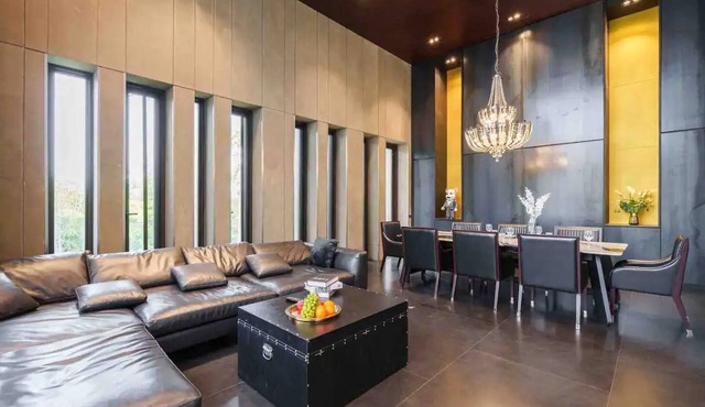 Luxury Modern Pool Jacuzzi Villa 5BR Thonglor