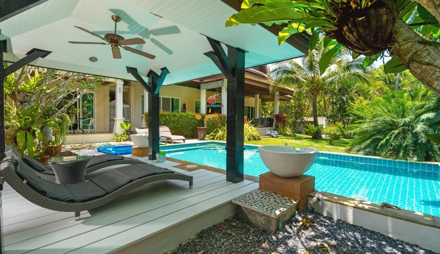 LUXURY VILLA LARGE PRIVATE SWIMMING POOL-LARGE GARDEN-3CH-6/7P in Tambon Rawai