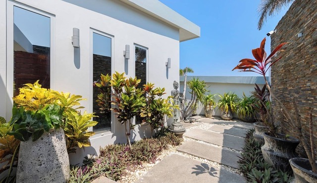Luxury Villa with Private Beach Access in Koh Samui