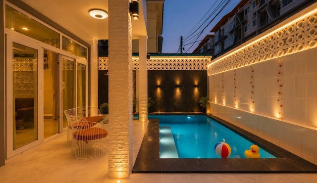 Luxury4br Pool Villawalk to Patongbeachrooftop BBQ in Patong