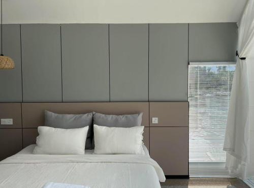 M & R 2 float house in Muang Fuang