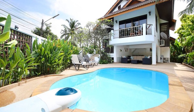 Maenam Villa, Private pool and garden, 400 m to beach, Free airport pickup in Maenam