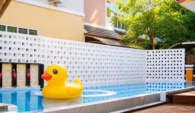 MAHI Pool Villa - 4BR Near Airport & Old Town