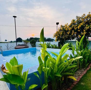 Miss & Moon Poolvilla Bang Saray