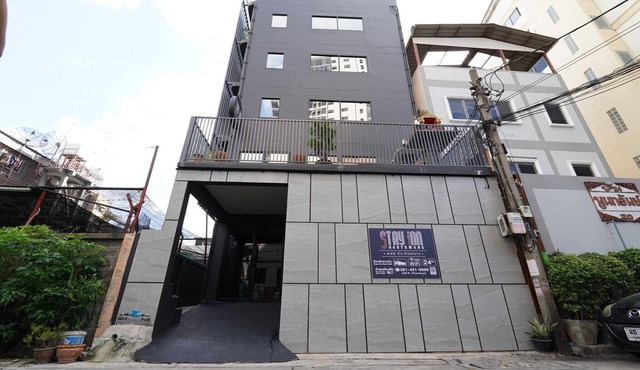 Modern Twin Haven | Heart of Huaikwang Convenience