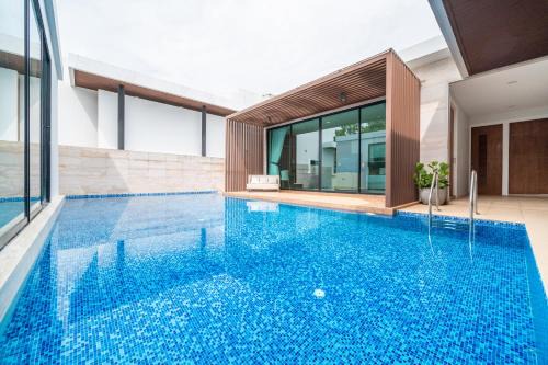 Movenpick Residences 4-Bedroom Pool Villa Beach Access, Na Jomtien Pattaya