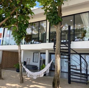 Muse&Mingle Contemporary Beachfront Loft in Chaloklum