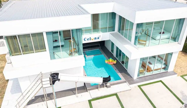 Na Jomtien 6BR Pool Villa · Karaoke & Games in Bang Lamung