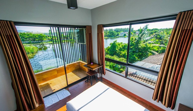 Na Siri Lakeview
