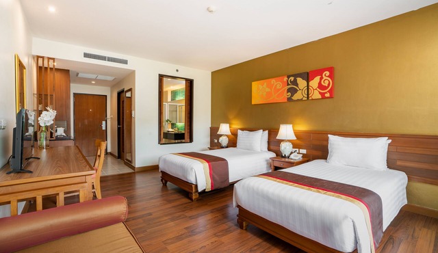 Naithonburi Beach Resort in Sa Khu
