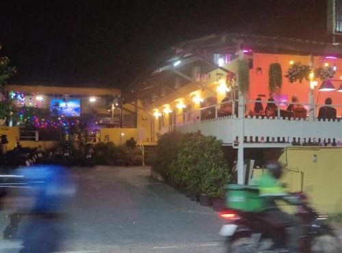 Nana's Bar & Hotel