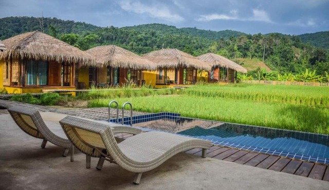Natu Hut Farmstay & Cafe'
