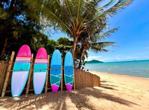 Natural Villas Na Jomtien Beachfront 4BR Private Pool