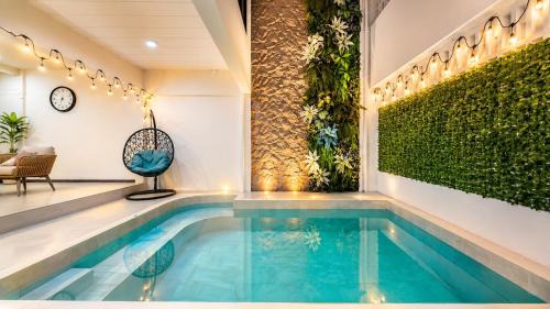 New 5BR Pool Villa plus 5 Ensuite Bath Just 5minute walk to BTS