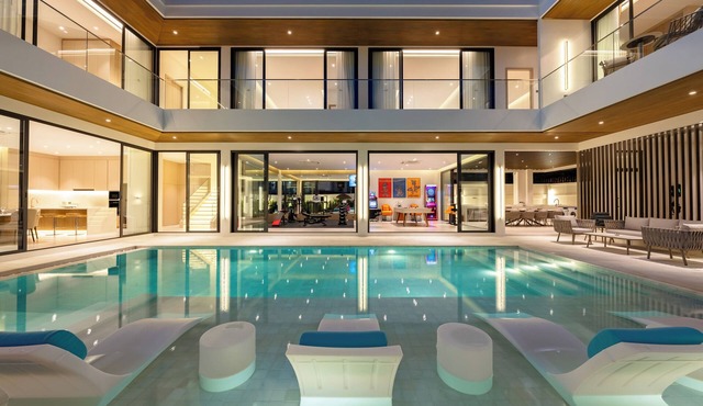 New Pool Villa 8BR/16 Persons/Sauna/Pool Table/Gym/Dart Games/EV Charger in Muang Pattaya