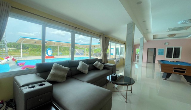 Nueng Pool Villa