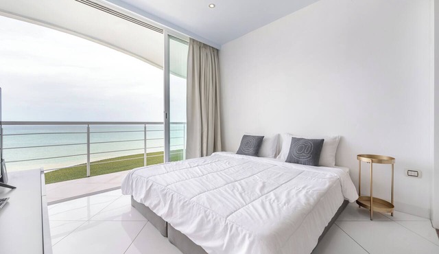 Ocean Hideaway - Cozy Studio Retreat
