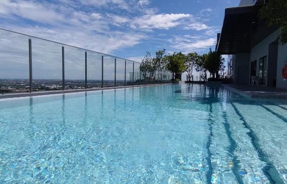 One bedroom condo with rooftop pool