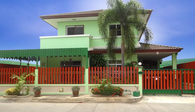 ORNY HOLIDAY VILLA BY THE BRIDGE OVER THE RIVER KWAI IN KANCHANABURI CITY