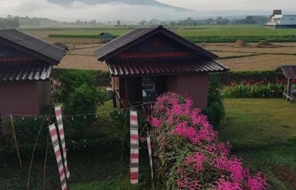 Pang Chompu in Pua