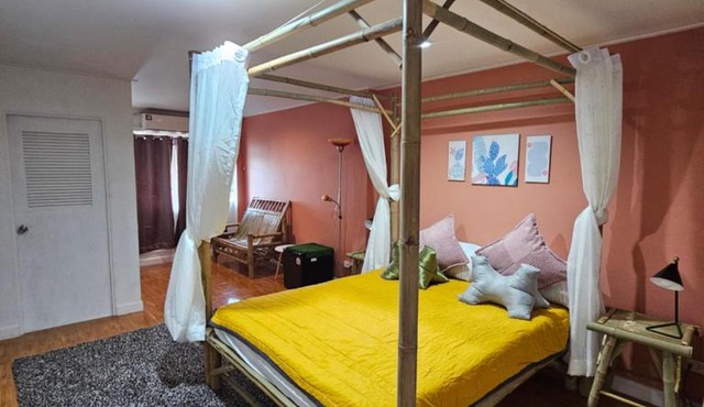 Papa house red room