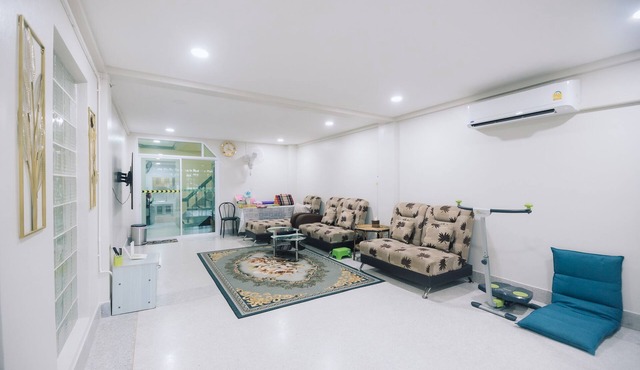 Paradise Found 4BR Villa,Fits 22 PAX, 6-Min to Lee Garden