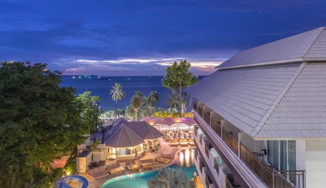 Pattaya Discovery Beach Hotel in Pattaya