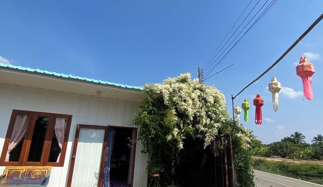 Peaceful Beautiful Living 2-bedroom house in Saraphi with AC, Free WiFi