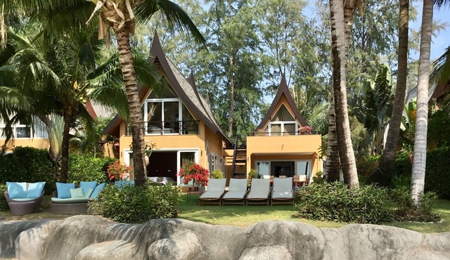 Perfect beachfront location, 5 bedrooms, incredible sunsets ...
