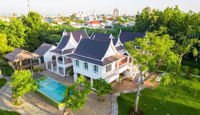 Phi Private Villa: Riverside & Pool :Near Old Town,BF,Laundry, Free Pickup