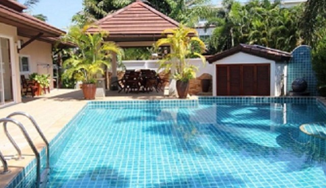 Phuket luxury detached villa with garden and pool