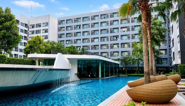 Pool Studio Near BTS Quiet Stay