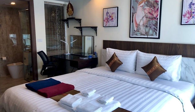 Pool View Luxury Business Suite F6 in Grand Avenue by Pattaya City Estates