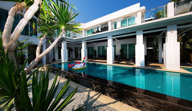 PREMIUM Pool Villa Pattaya 5 bedroom, 4 bathroom, BBQ, Jacuzzi, BBQ Grill